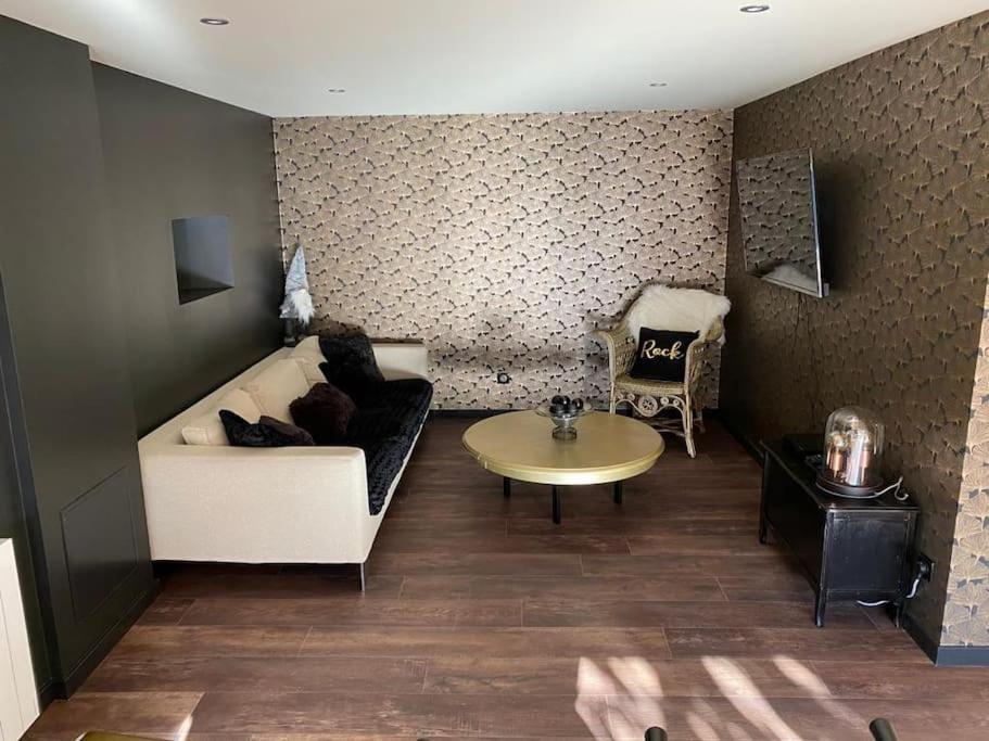 Ferme De Chenezeau - 15 Personnes , 7 Chambres Gérardmer Buitenkant foto