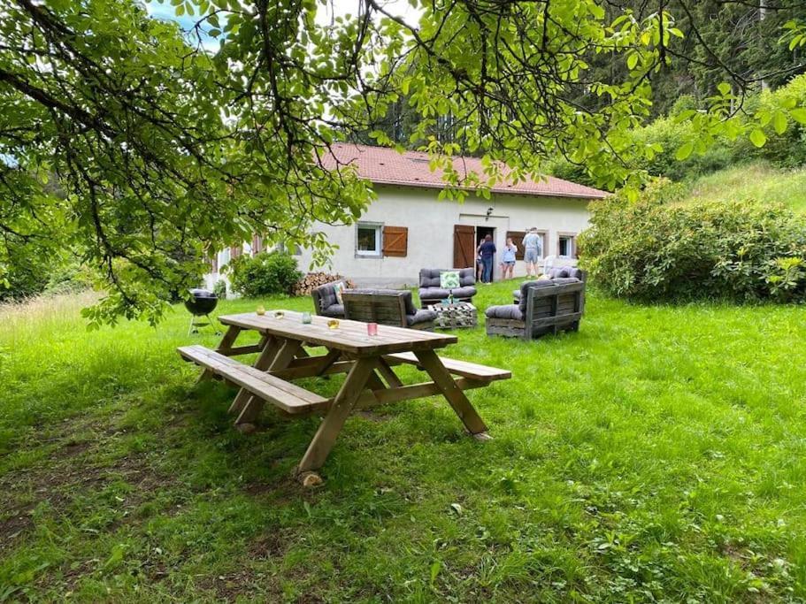 Ferme De Chenezeau - 15 Personnes , 7 Chambres Gérardmer Buitenkant foto